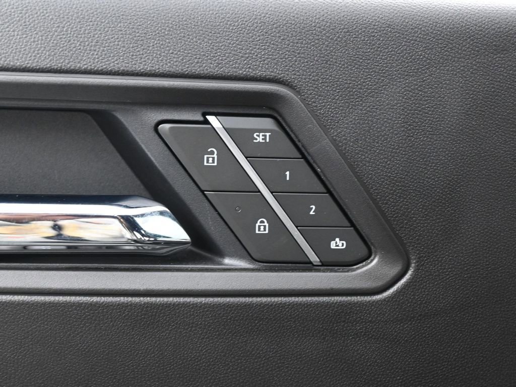 Used 2025 Chevrolet Colorado ZR2 w/ Technology Package AWD/4WD image 15