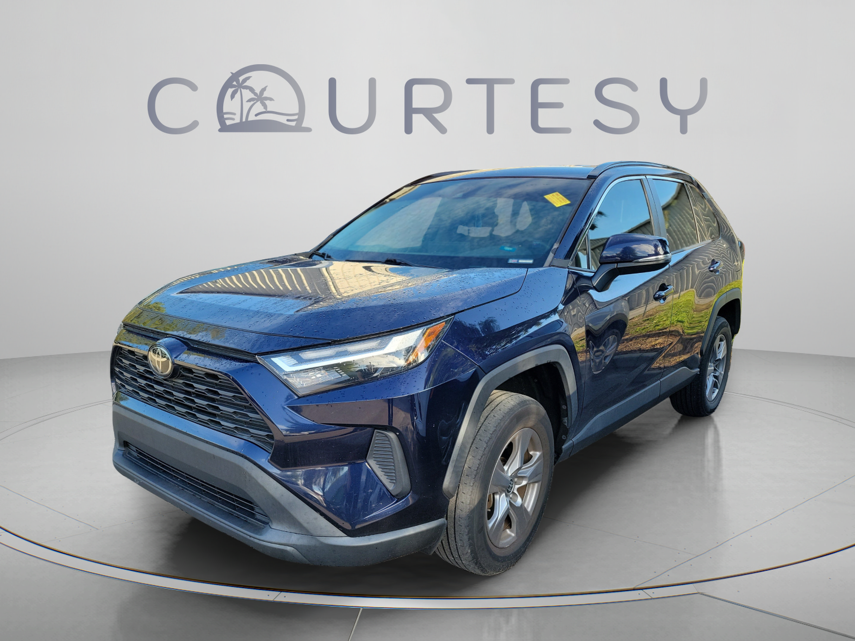 Used 2022 Toyota RAV4 XLE FWD image 1