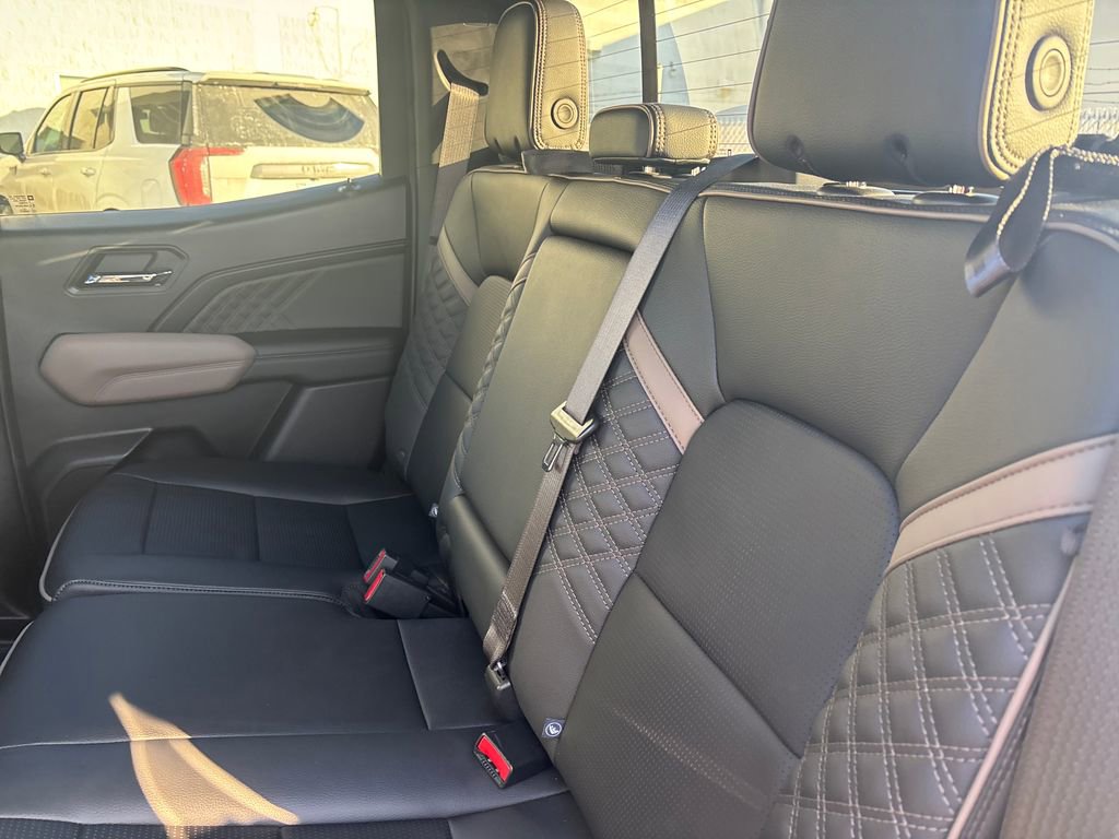Used 2023 GMC Canyon Denali w/ Denali Black Edition image 32