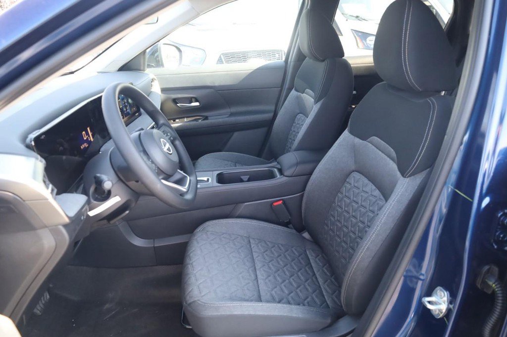 New 2026 Nissan Kicks SV image 18