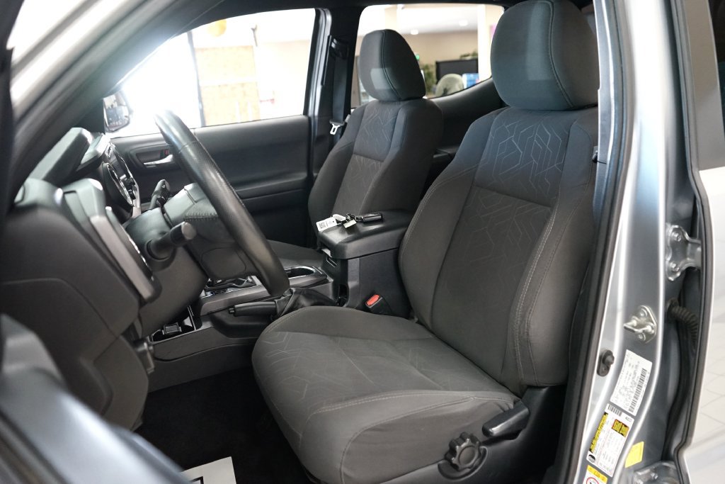 Used 2018 Toyota Tacoma TRD Off-Road w/ Technology Package AWD/4WD image 2
