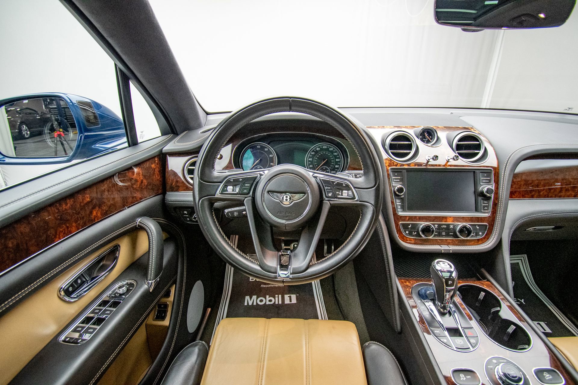Used 2018 Bentley Bentayga Activity image 11
