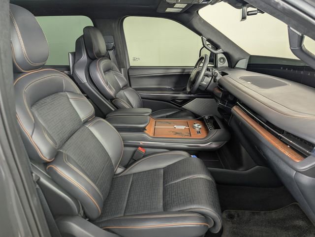 Used 2025 Lincoln Navigator Black Label image 32