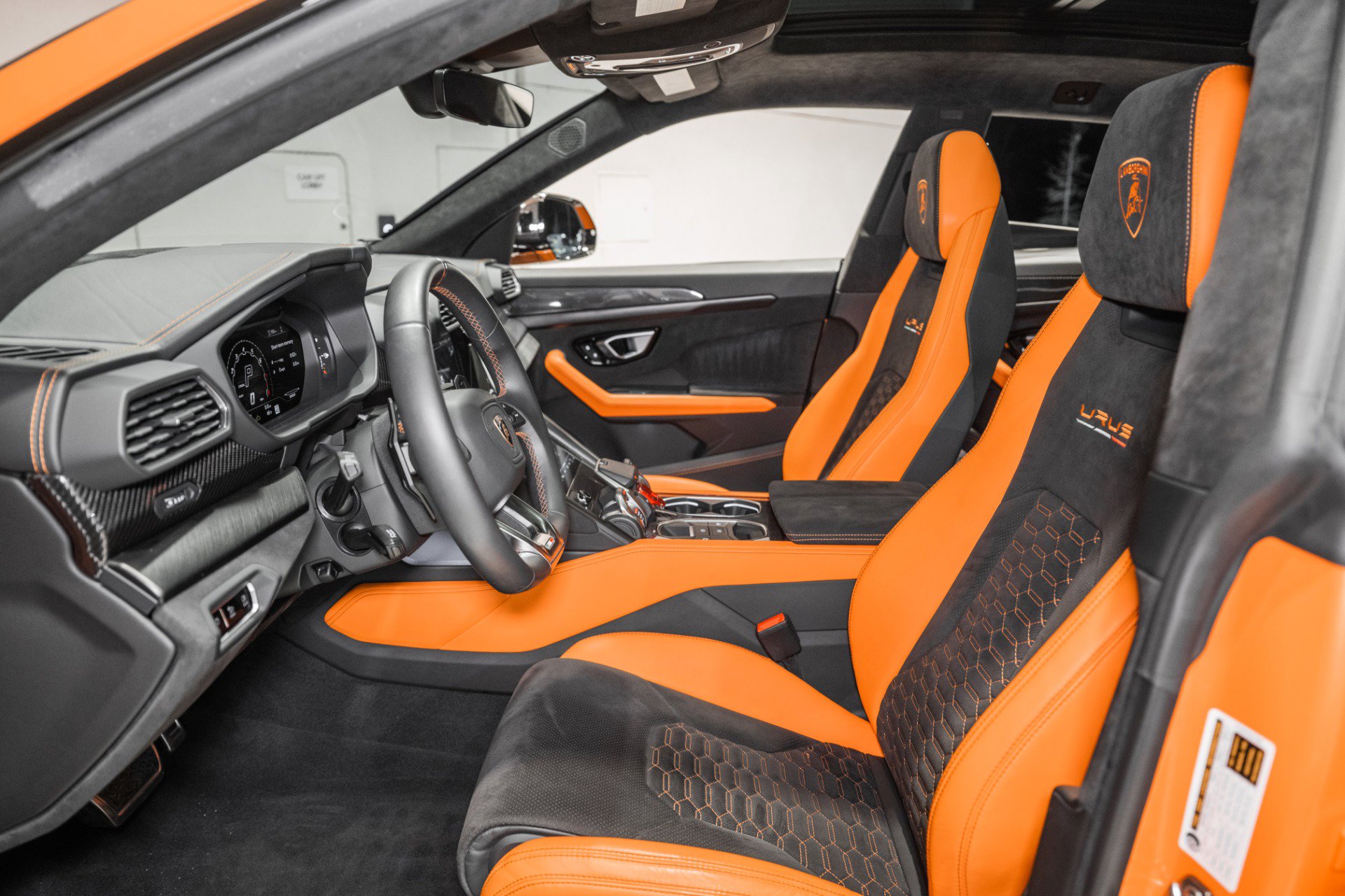 Used 2022 Lamborghini Urus image 2