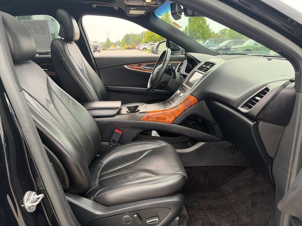 Used 2017 Lincoln MKX Reserve AWD/4WD image 11