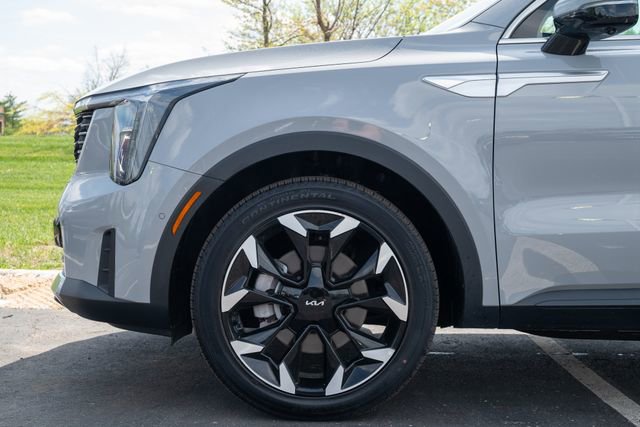 Certified 2025 Kia Sorento SX image 28