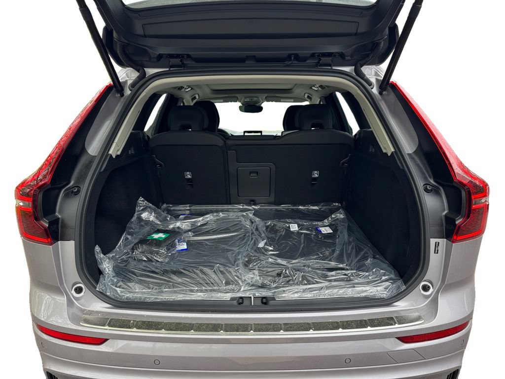 New 2026 Volvo XC60 B5 Plus w/ Protection Package Premier AWD/4WD image 6