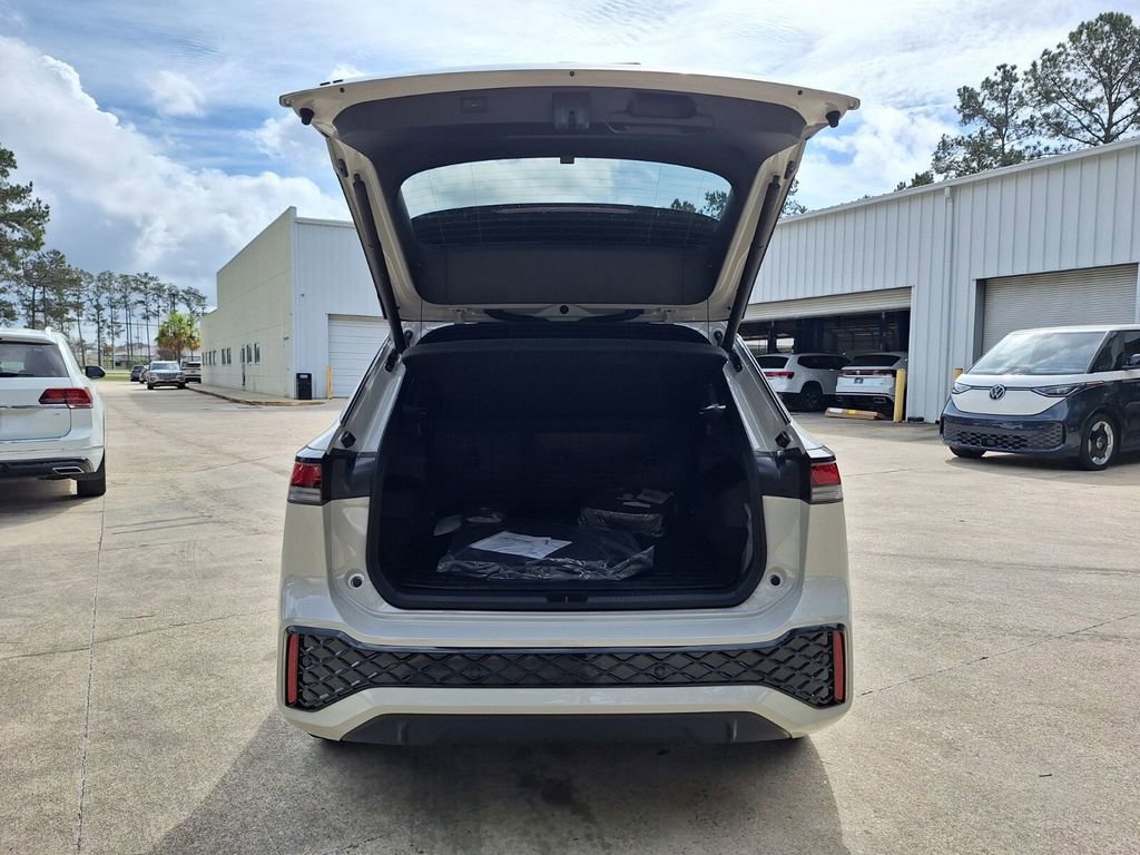 New 2026 Volkswagen Tiguan SE R-Line image 27