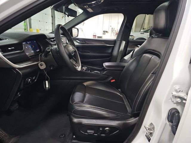 Used 2024 Jeep Grand Cherokee L Limited w/ Luxury Tech Group II image 9