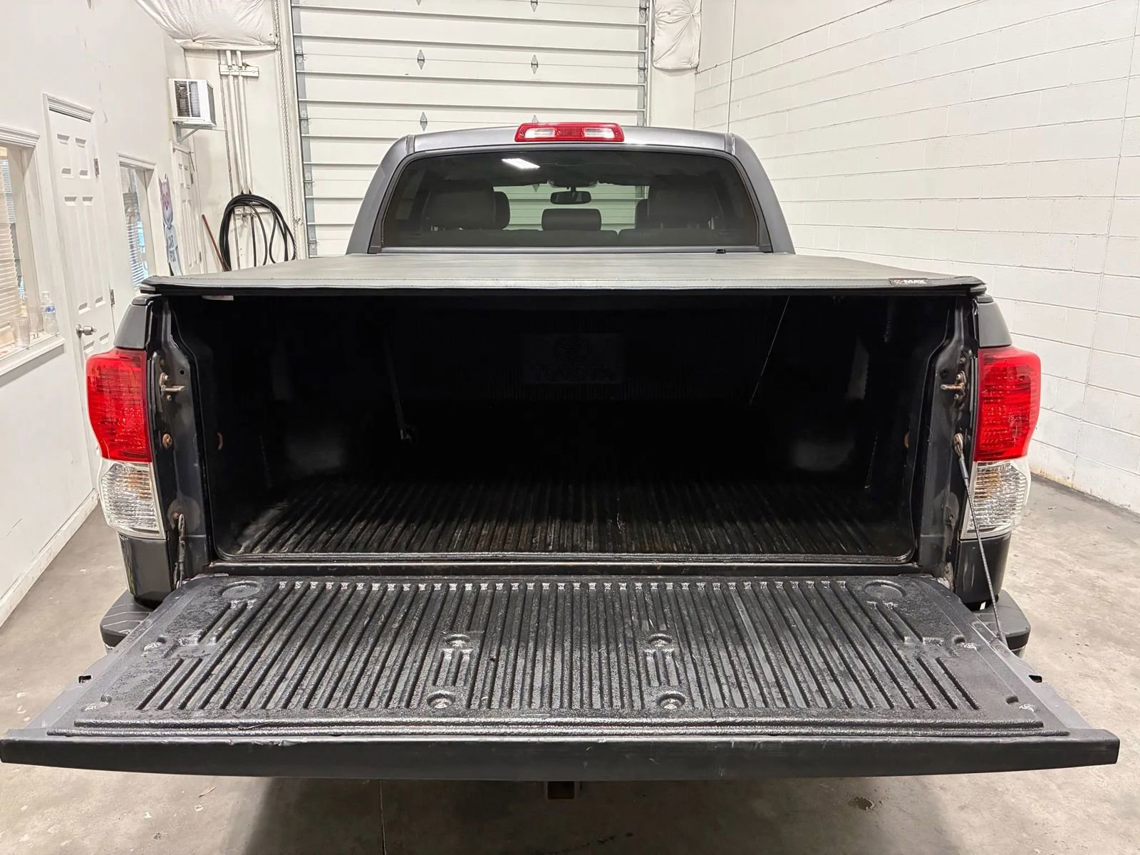 Used 2011 Toyota Tundra Limited w/ Memory Pkg AWD/4WD image 23