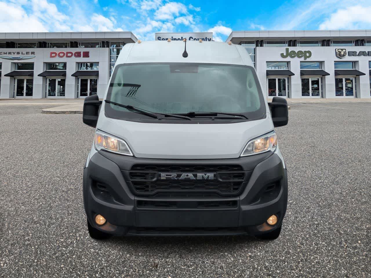 Used 2025 RAM ProMaster 2500 w/ Convenience Group FWD image 3