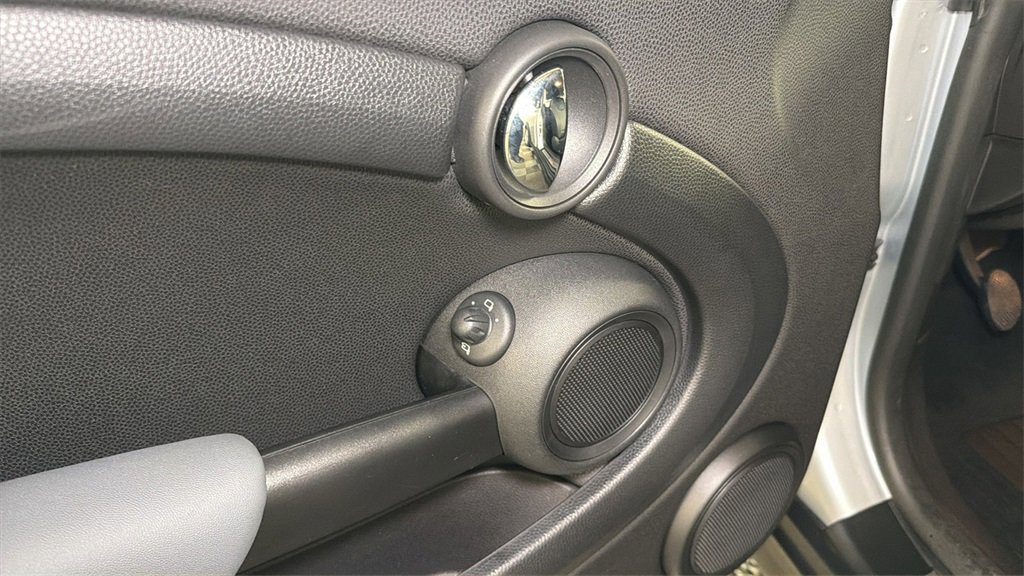 Used 2011 MINI Cooper Hardtop image 16