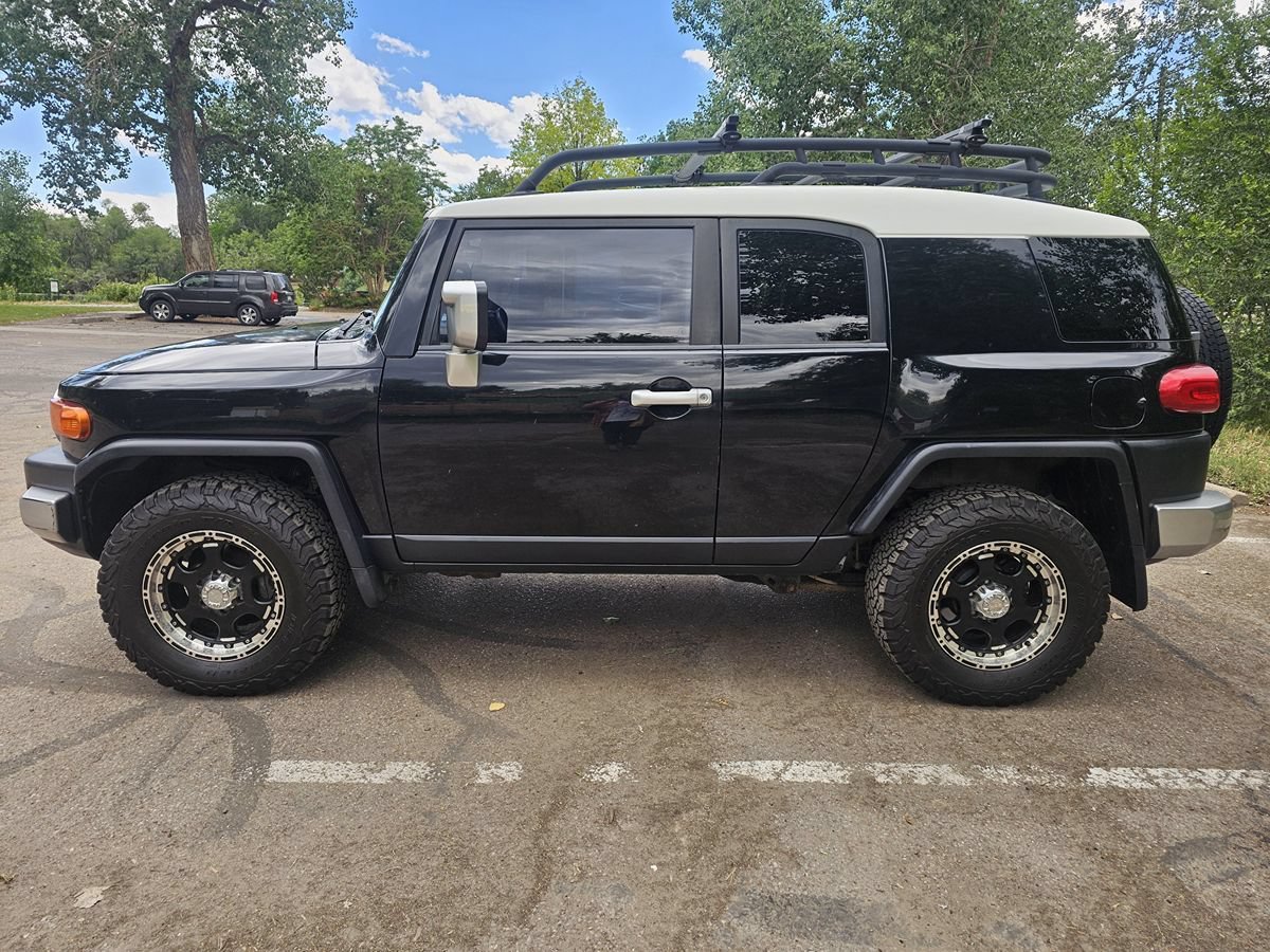 Used 2007 Toyota FJ Cruiser 4WD w/ Convenience Pkg image 2