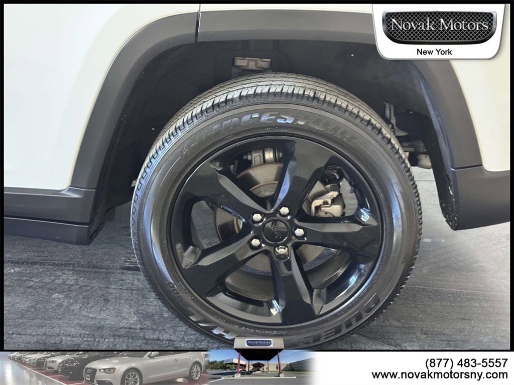 Used 2023 Jeep Grand Cherokee Altitude image 9