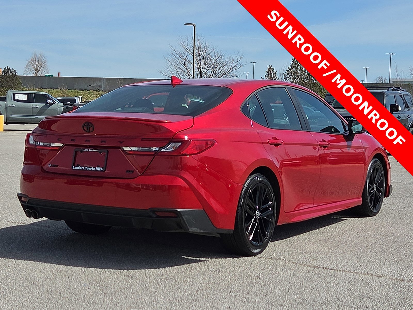 Used 2025 Toyota Camry SE w/ Convenience Package image 5