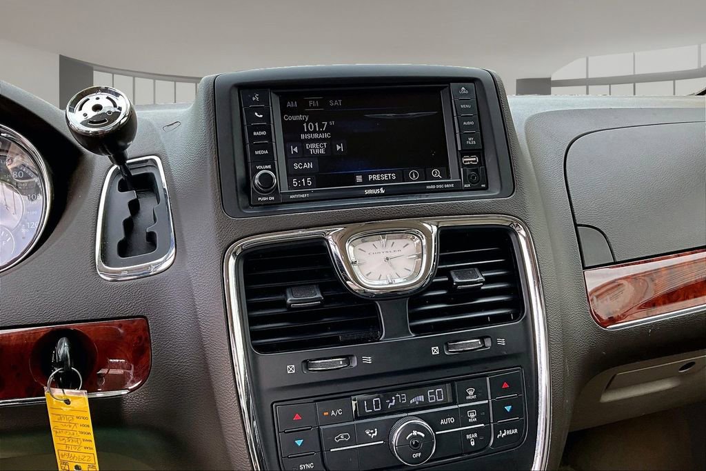 Used 2014 Chrysler Town & Country Touring FWD image 6