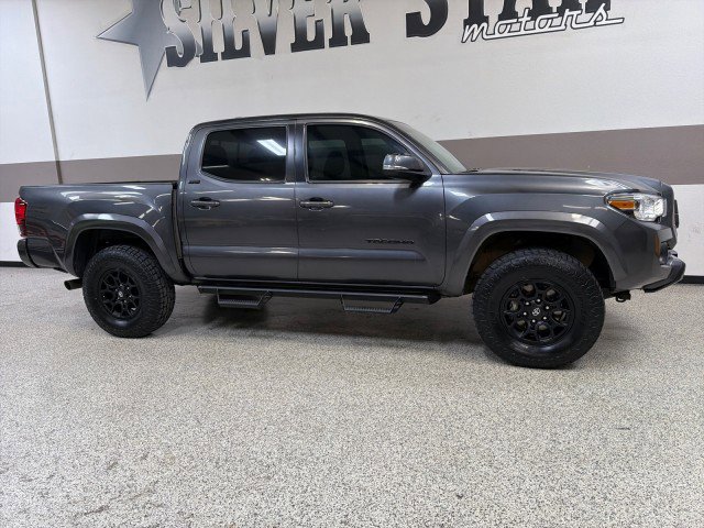 Used 2022 Toyota Tacoma SR5 w/ Technology Package image 45