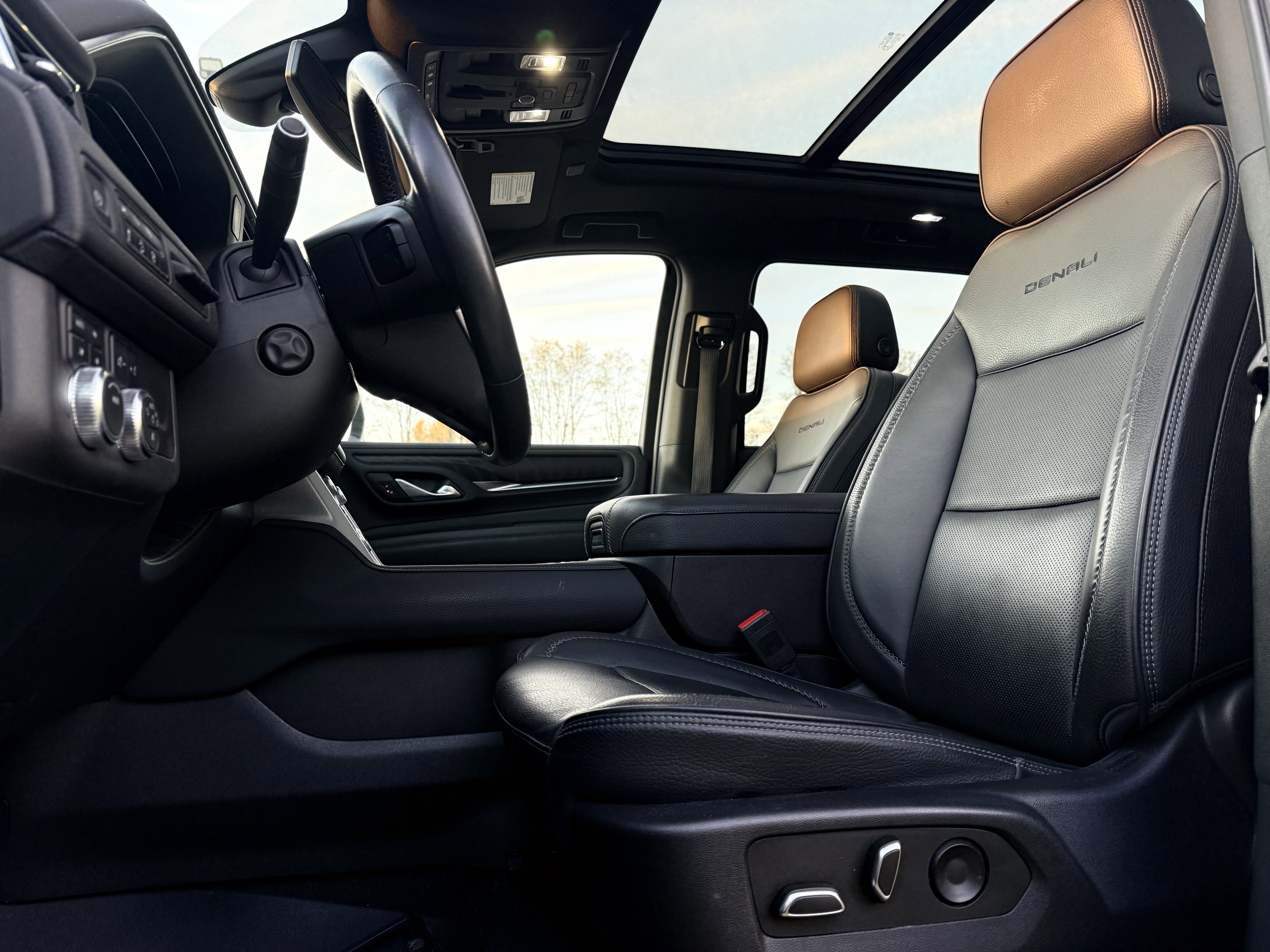 Certified 2022 GMC Yukon XL Denali image 10