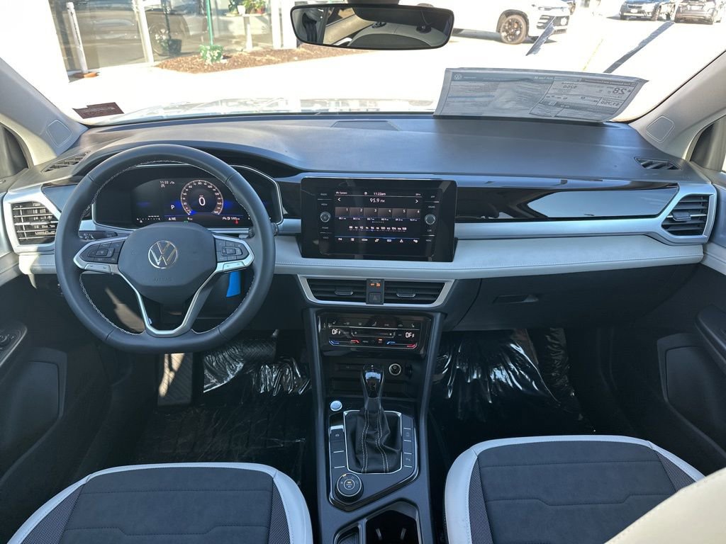 New 2026 Volkswagen Taos SE image 12