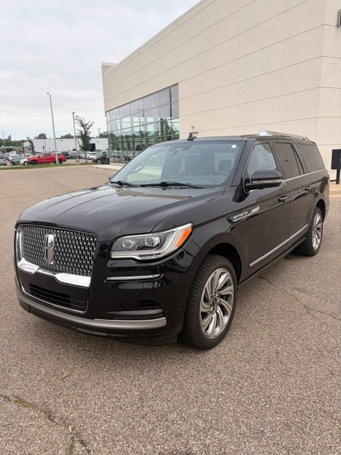 Used 2022 Lincoln Navigator L Reserve AWD/4WD image 3