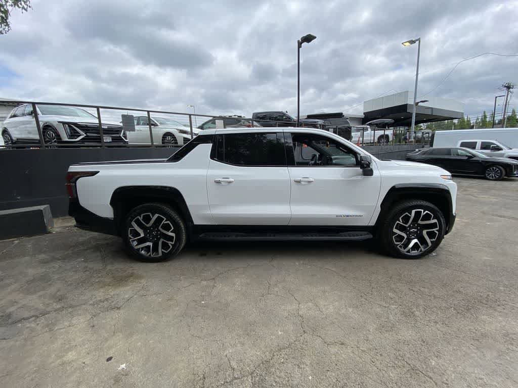 Used 2025 Chevrolet Silverado EV RST AWD/4WD image 7