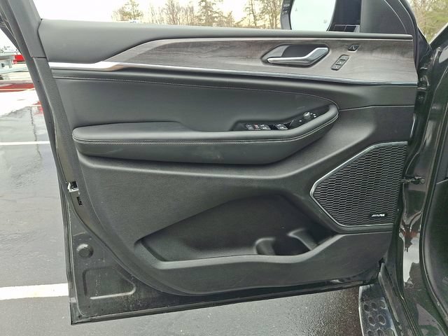 Used 2024 Jeep Grand Cherokee Overland w/ Adv Protech Group III AWD/4WD image 12