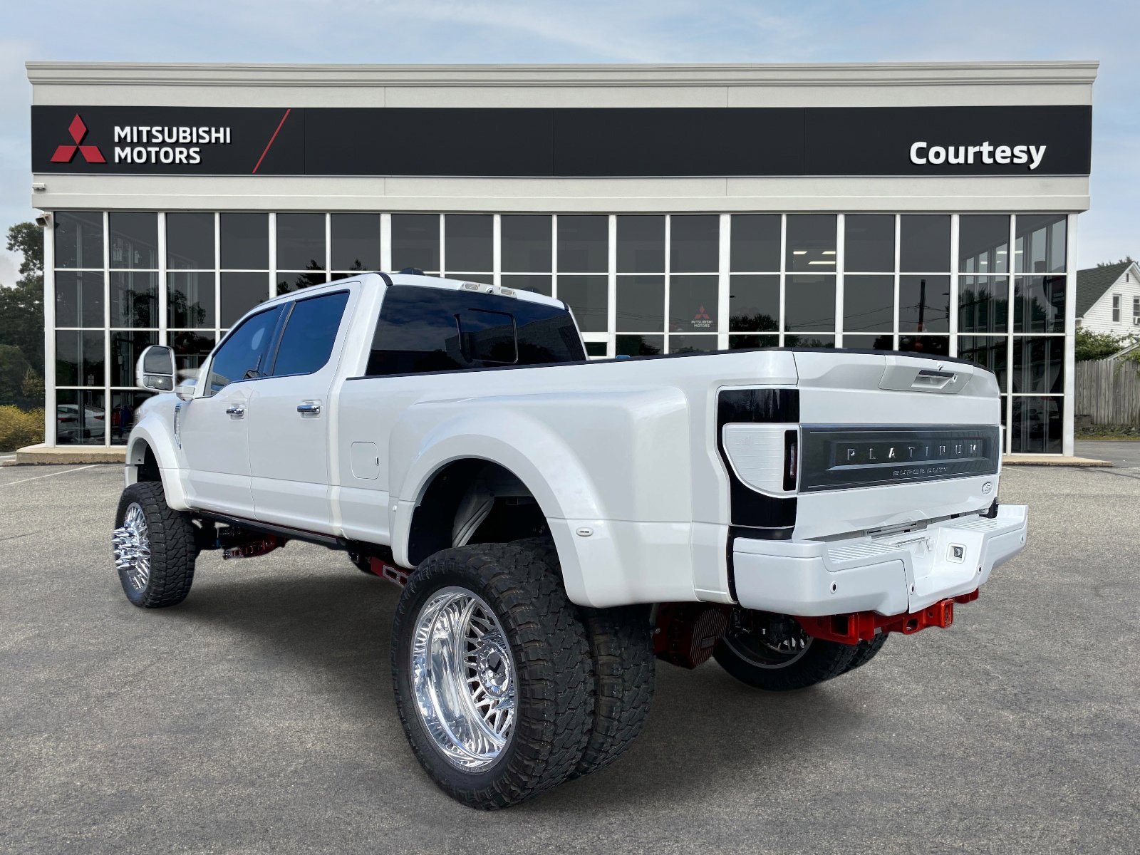 Used 2022 Ford F450 Platinum w/ FX4 Off-Road Package image 3