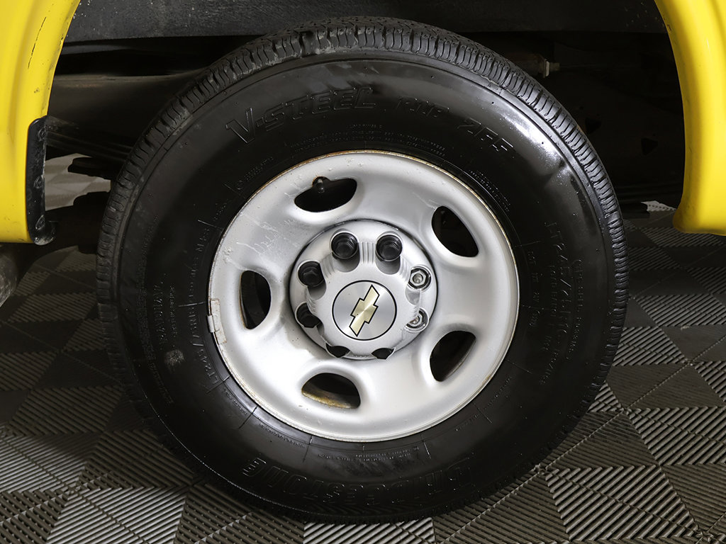 Used 2023 Chevrolet Express 2500 RWD image 18