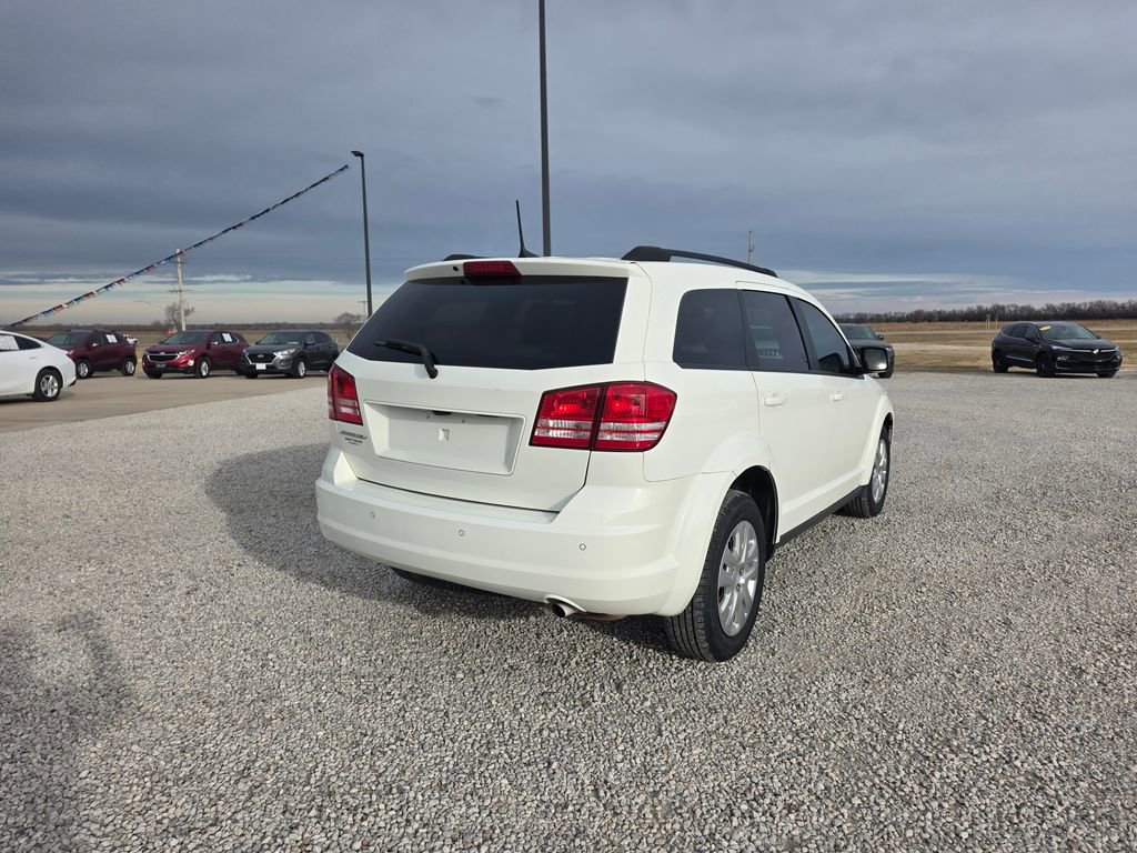 Used 2020 Dodge Journey SE w/ SE Popular Equipment Group image 4