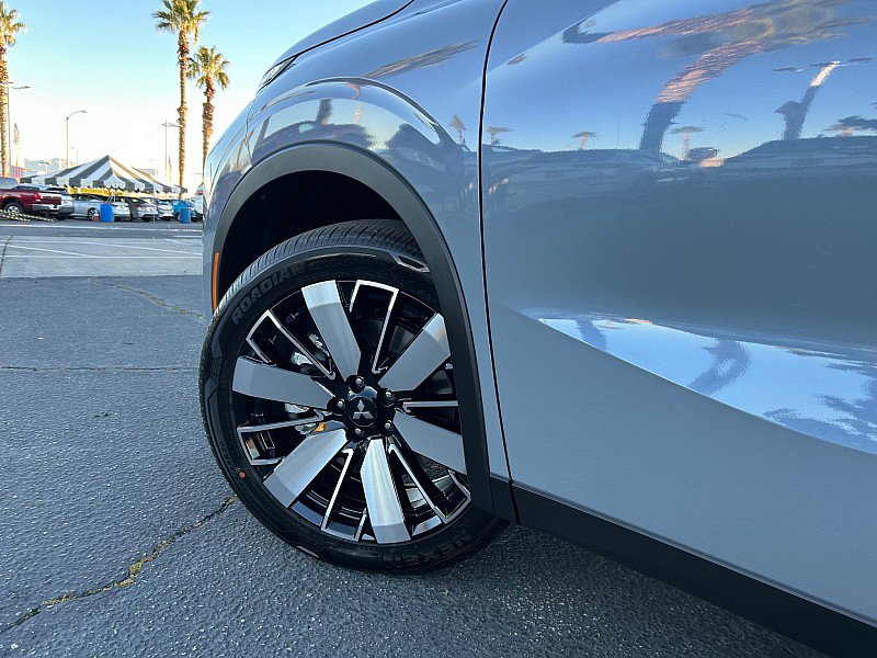 New 2026 Mitsubishi Outlander SE image 12