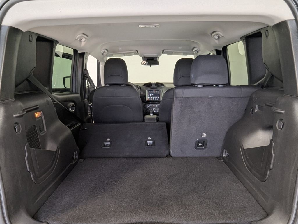 Used 2023 Jeep Renegade Latitude image 28