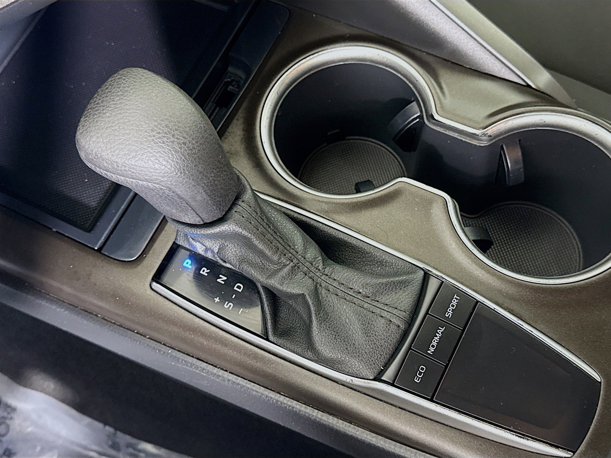 Used 2022 Toyota Camry LE image 20