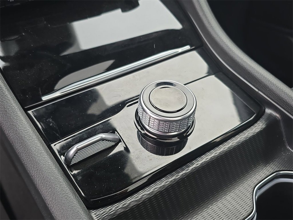 Used 2025 Jeep Grand Cherokee Limited w/ Black Appearance Package image 16