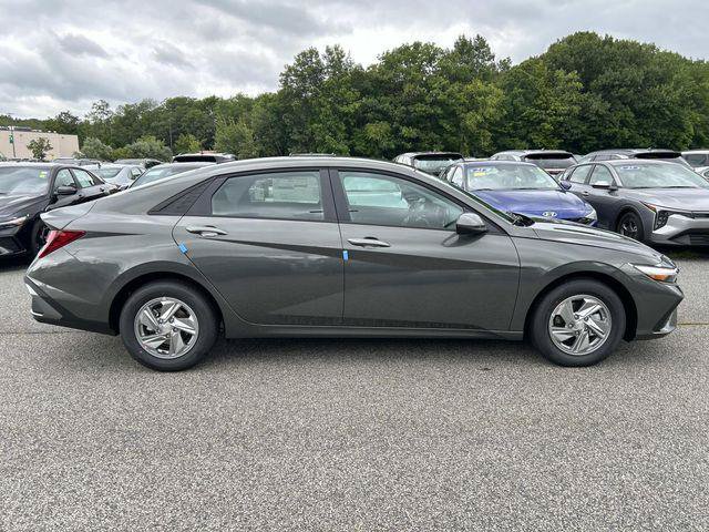 New 2026 Hyundai Elantra SE FWD image 2