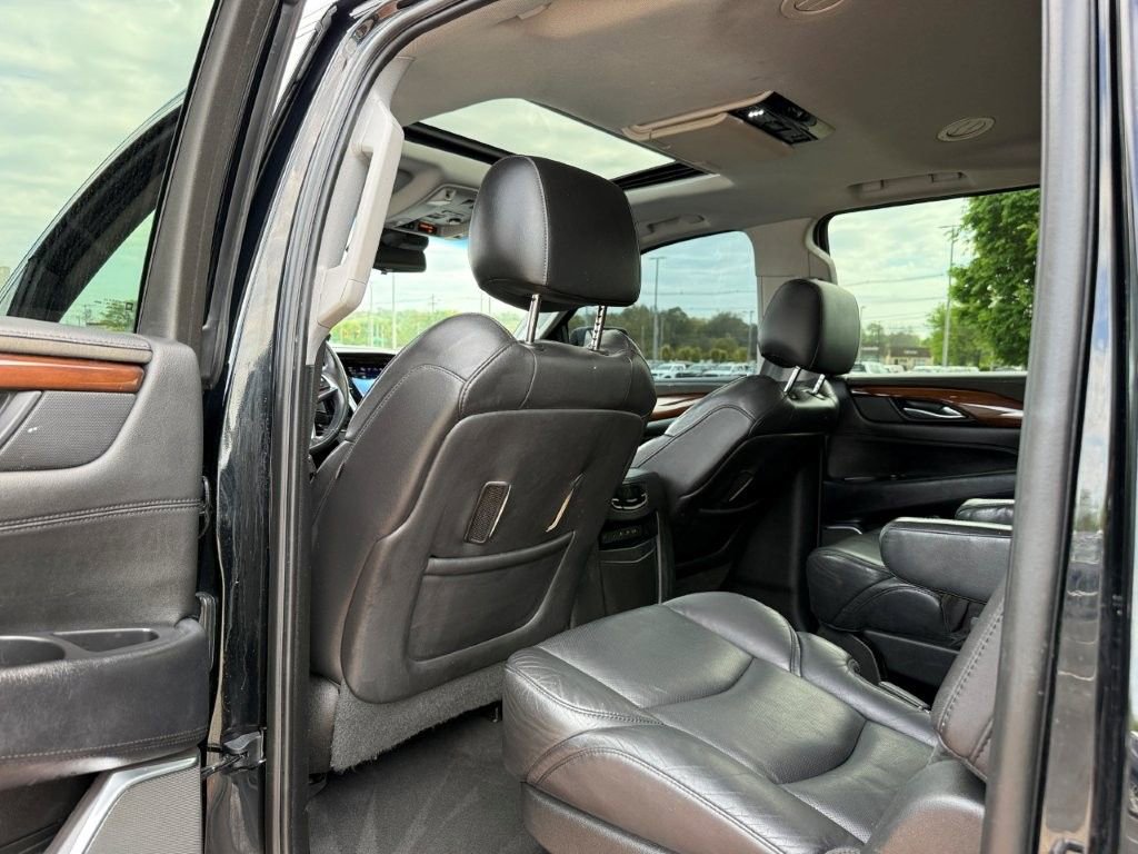 Used 2018 Cadillac Escalade ESV Premium Luxury AWD/4WD image 18