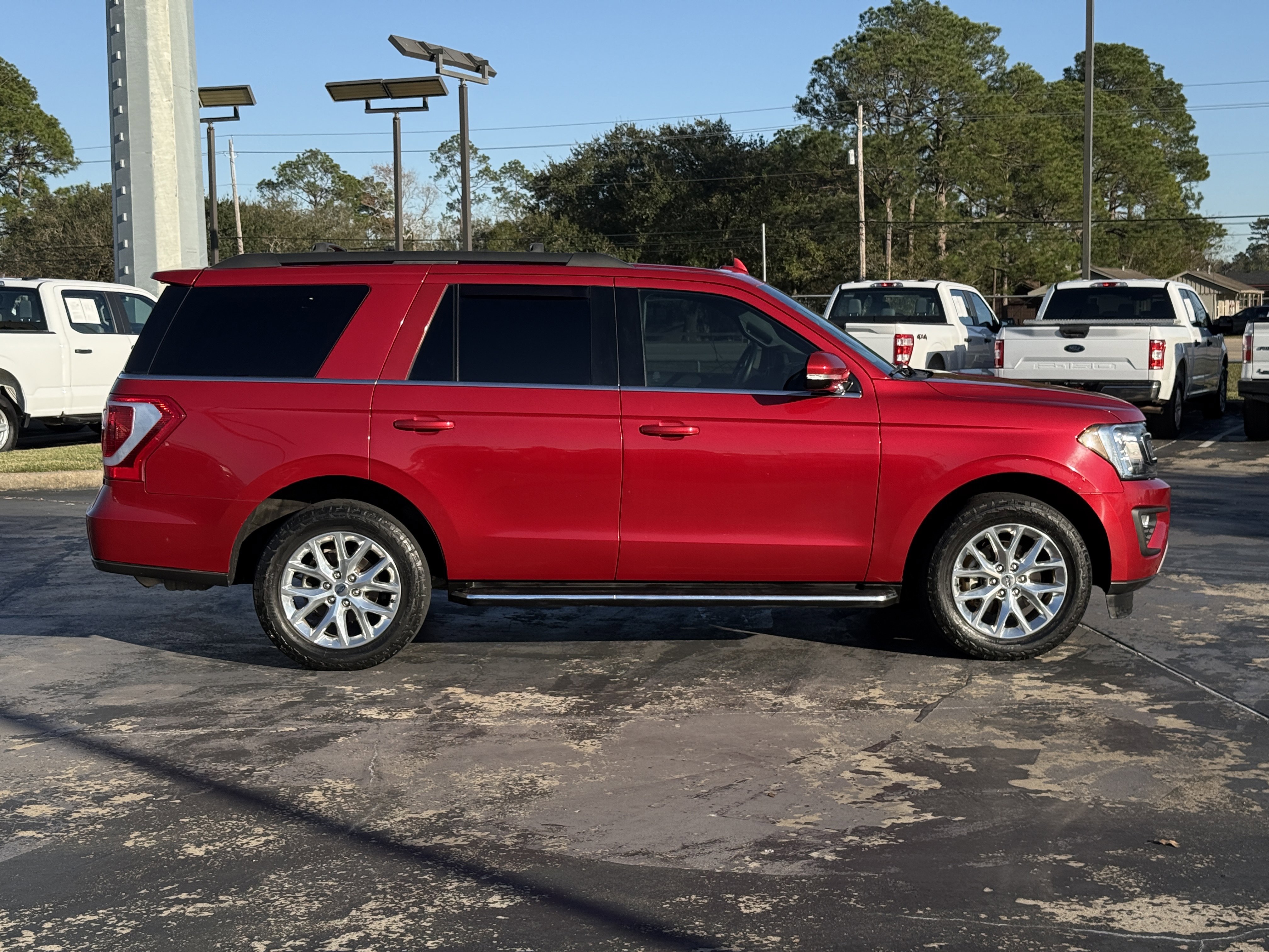 Used 2021 Ford Expedition XLT image 11