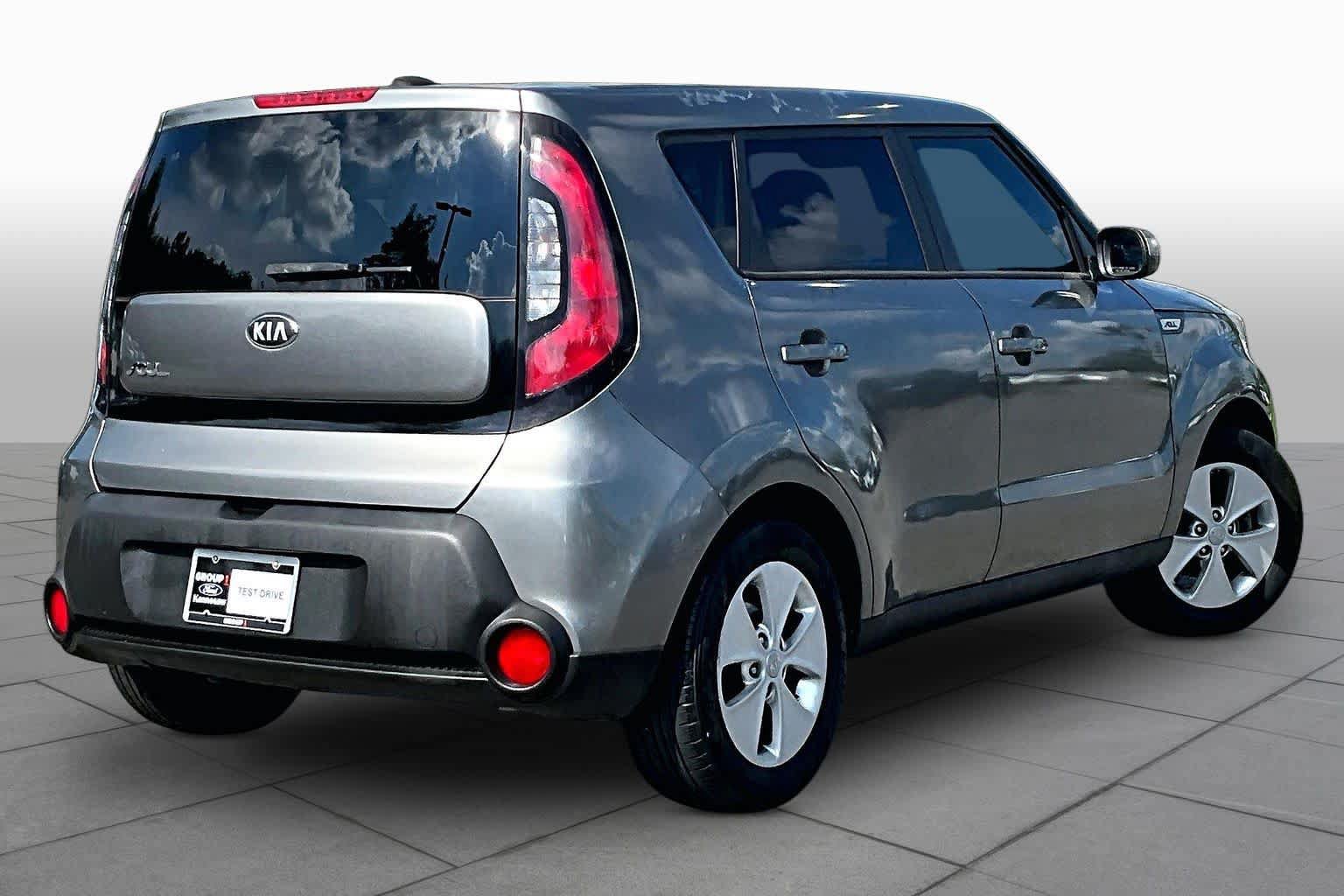 Used 2015 Kia Soul FWD image 12