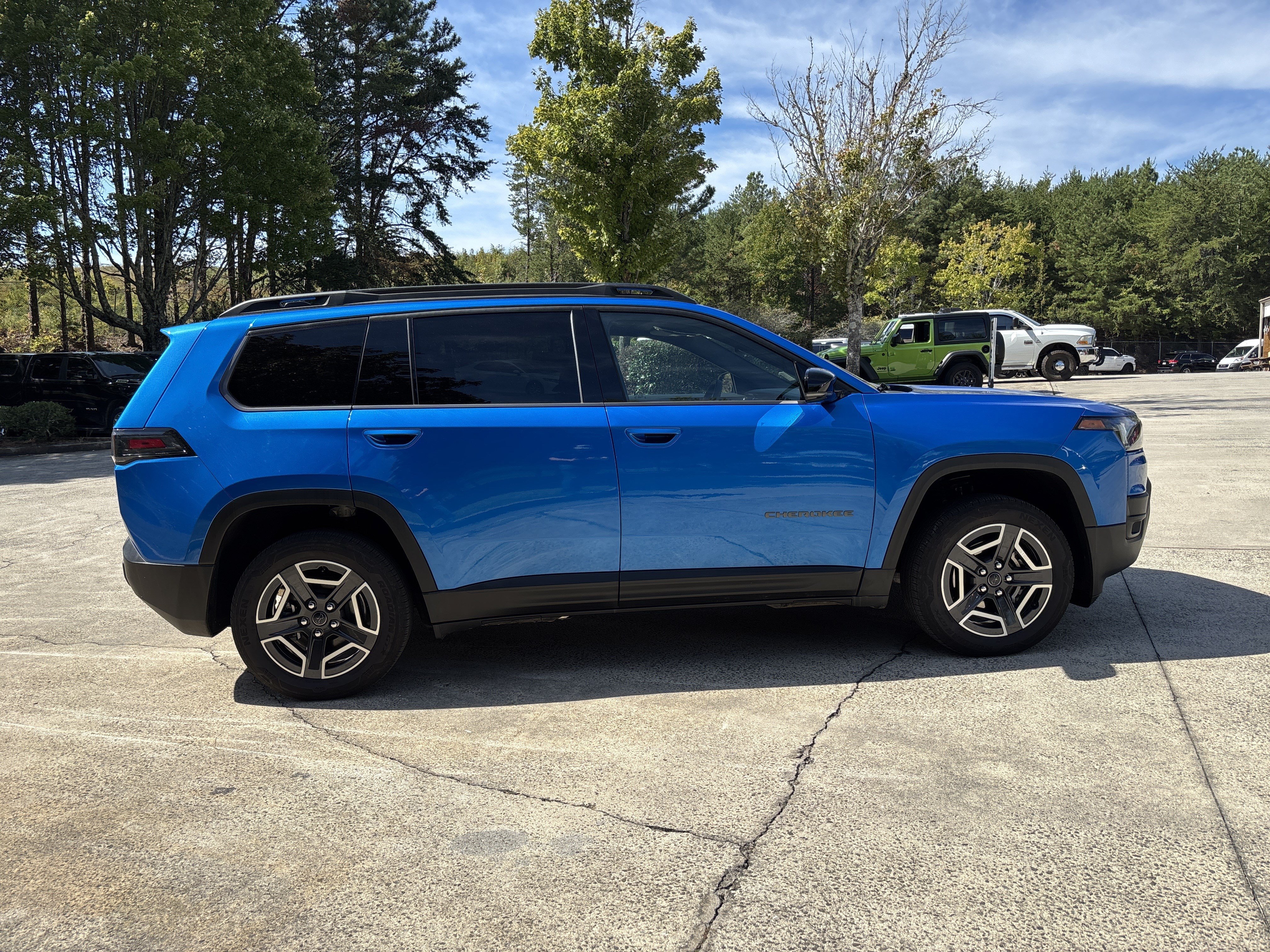 Used 2026 Jeep Cherokee Limited AWD/4WD image 8