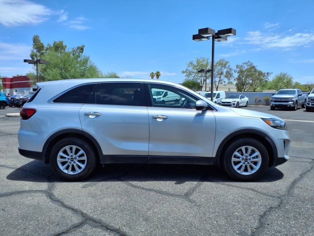 Used 2020 Kia Sorento LX image 3