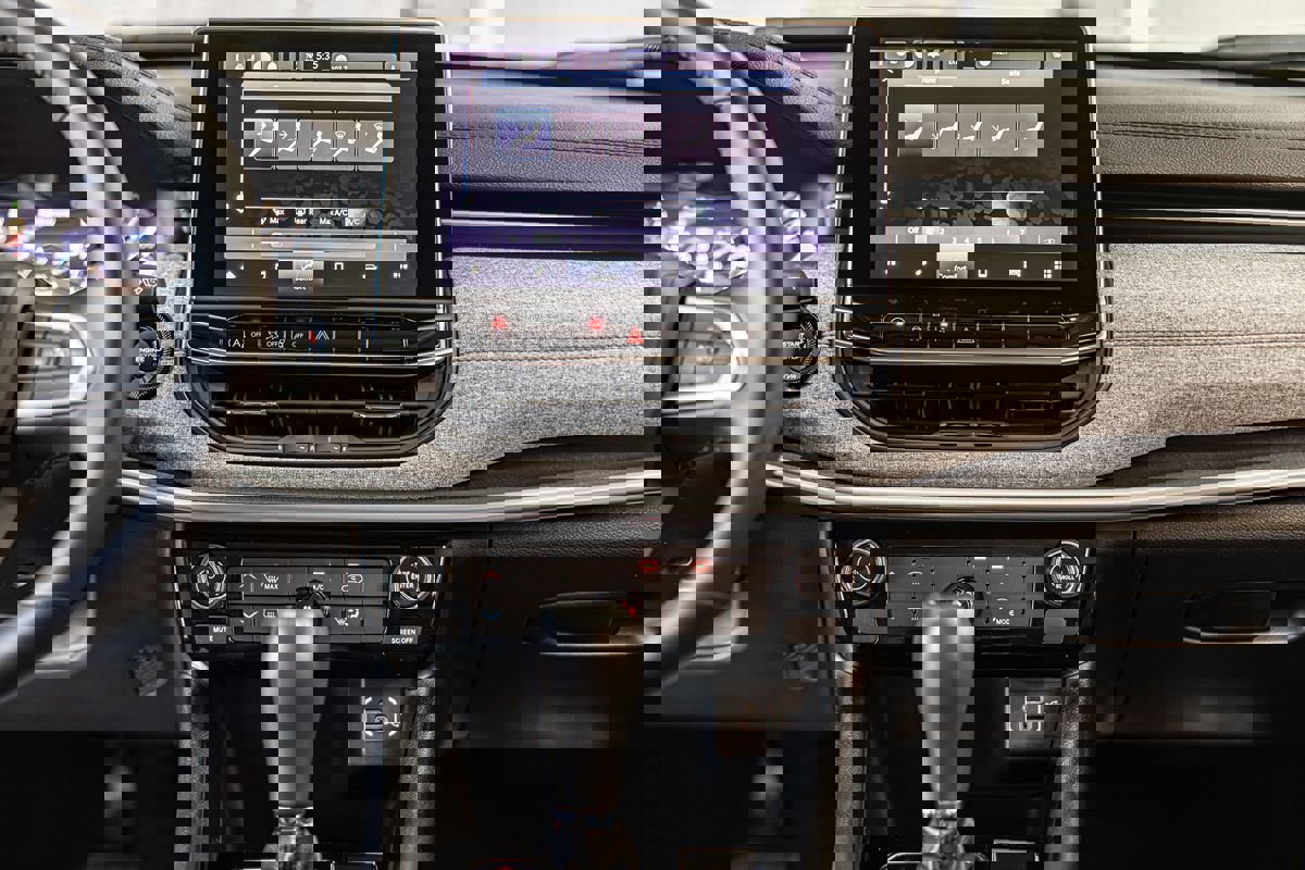 Used 2022 Jeep Compass Latitude image 36