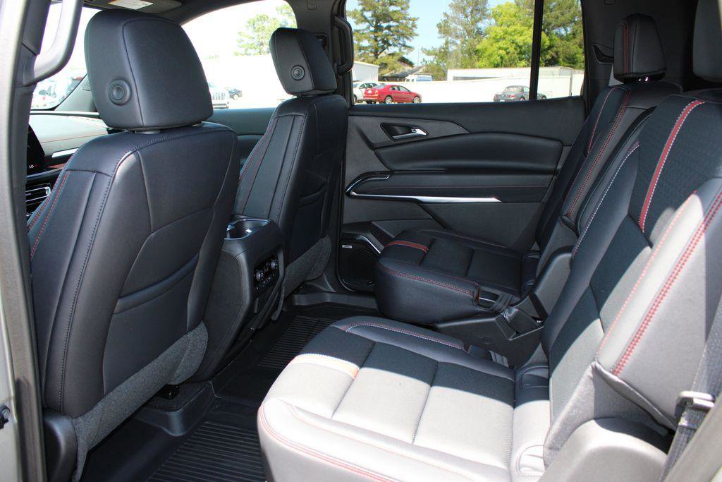 New 2026 Chevrolet Traverse RS w/ LPO, Floor Liner Package FWD image 11