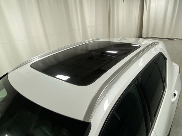 Used 2025 Volvo XC40 B5 Core image 6