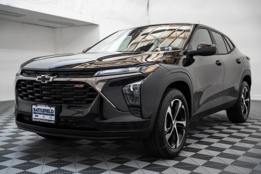 New 2026 Chevrolet Trax RS w/ Sunroof Package FWD image 3