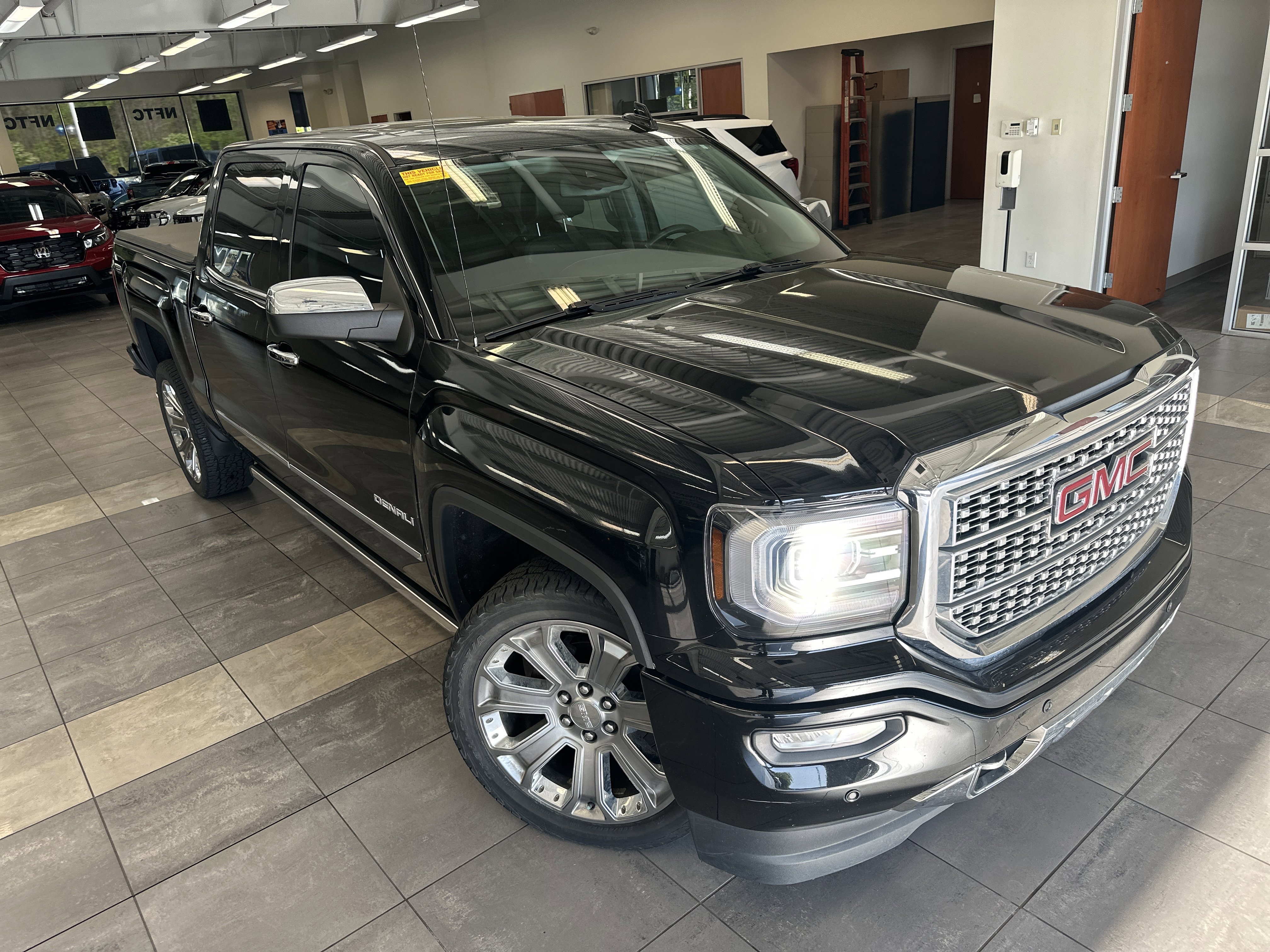 Used 2017 GMC Sierra 1500 Denali w/ Denali Ultimate Package AWD/4WD image 10