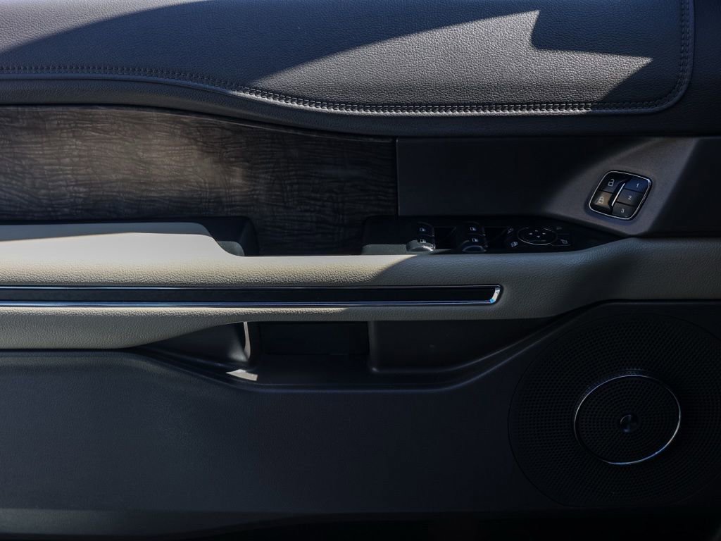 Used 2020 Ford Expedition Limited image 24