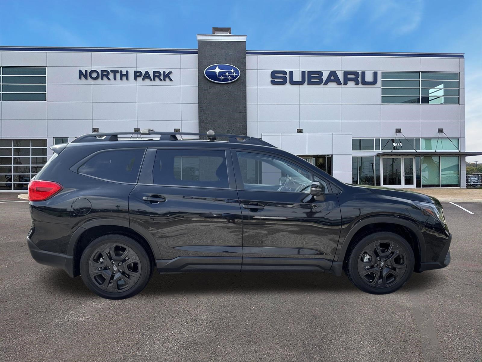 Certified 2023 Subaru Ascent Onyx Edition Limited AWD/4WD image 2