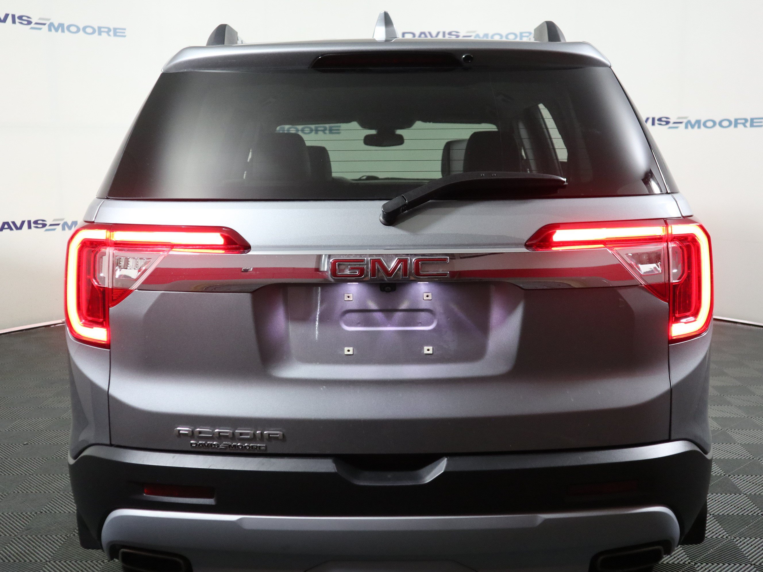 Used 2023 GMC Acadia SLT w/ Technology Package FWD image 7