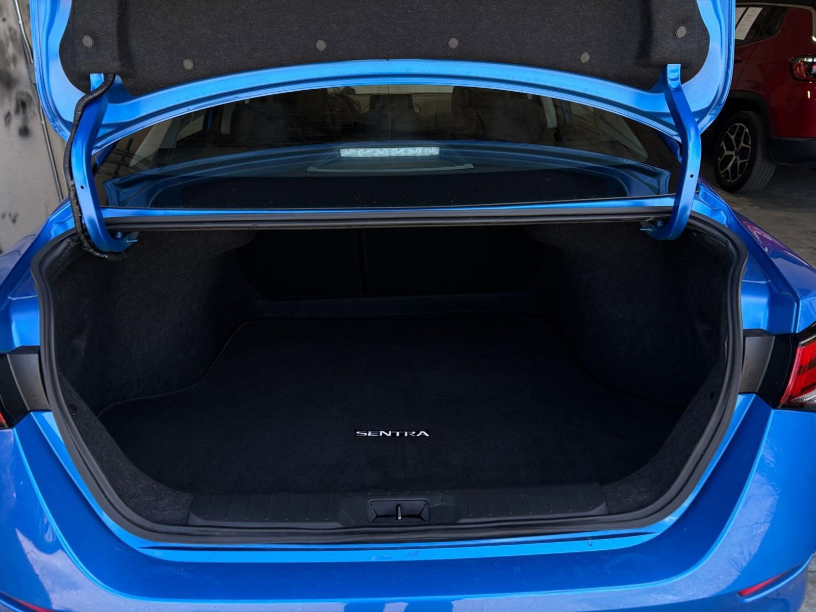 Used 2025 Nissan Sentra SV FWD image 29