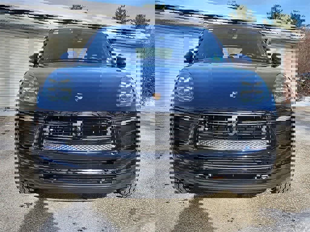 Certified 2025 Porsche Macan image 11