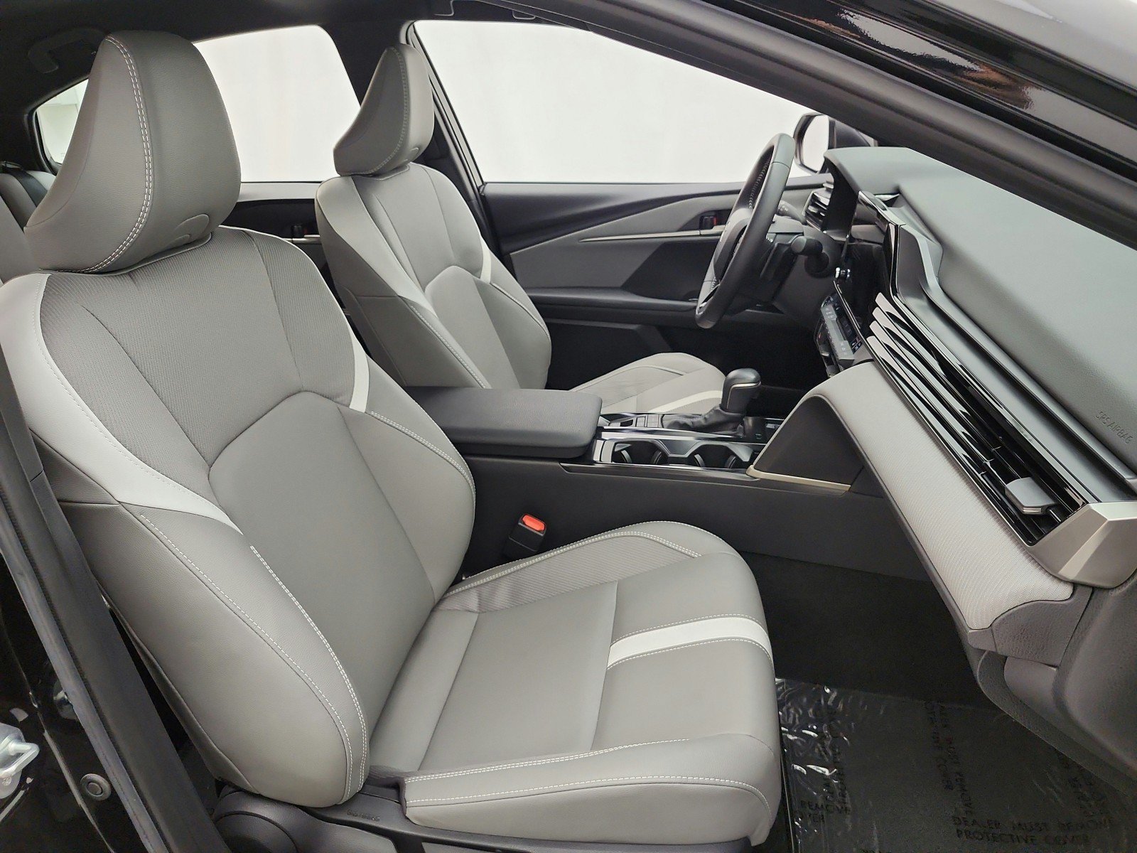 Used 2025 Toyota Camry SE w/ Convenience Package FWD image 18